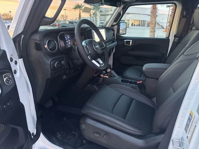 New 2026 Bright White Clear-Coat Exterior Paint Jeep Sahara image 19