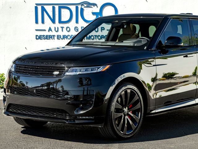 Used 2025 Santorini Black Metallic Land Rover Dynamic SE image 2