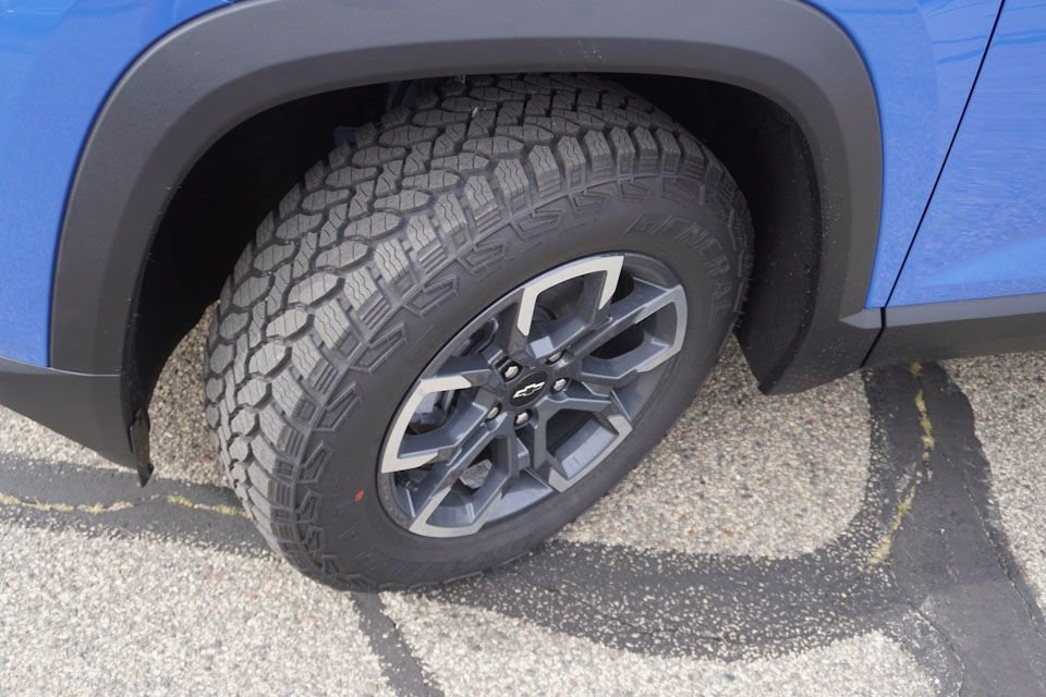 New 2025 Reef Blue Metallic Chevrolet ACTIV image 9