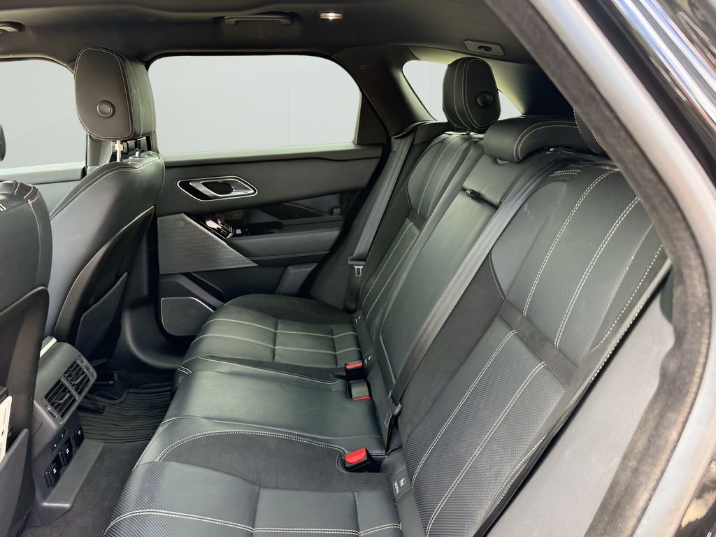 Used 2018 Santorini Black Land Rover R-Dynamic SE image 10