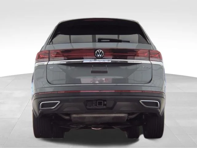 Used 2025  Volkswagen 2.0T SE w/Technology image 14