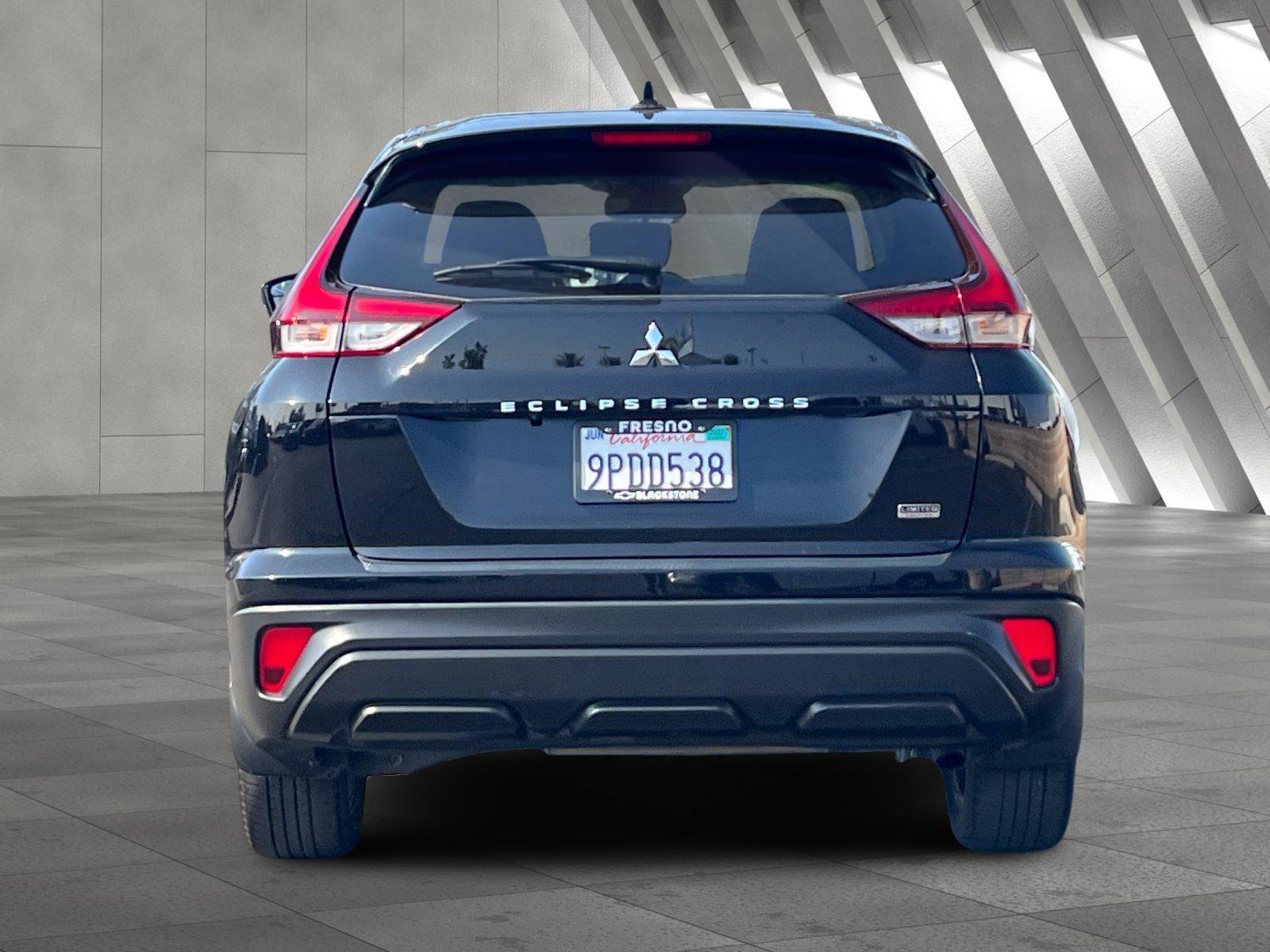 Used 2023  Mitsubishi LE image 5