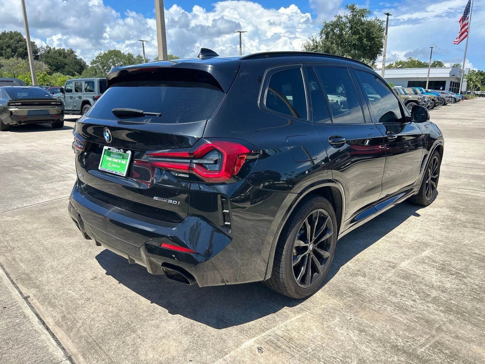 Used 2022 Black Sapphire Metallic BMW sDrive30i image 5