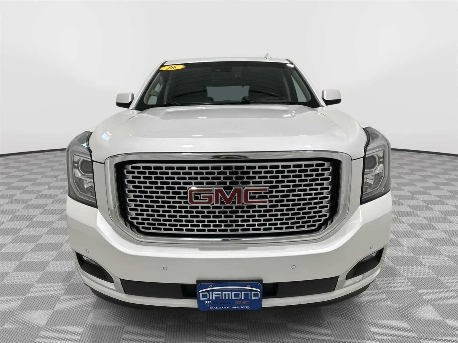 Used 2016 WHITE FROST TRICOAT GMC Denali image 8