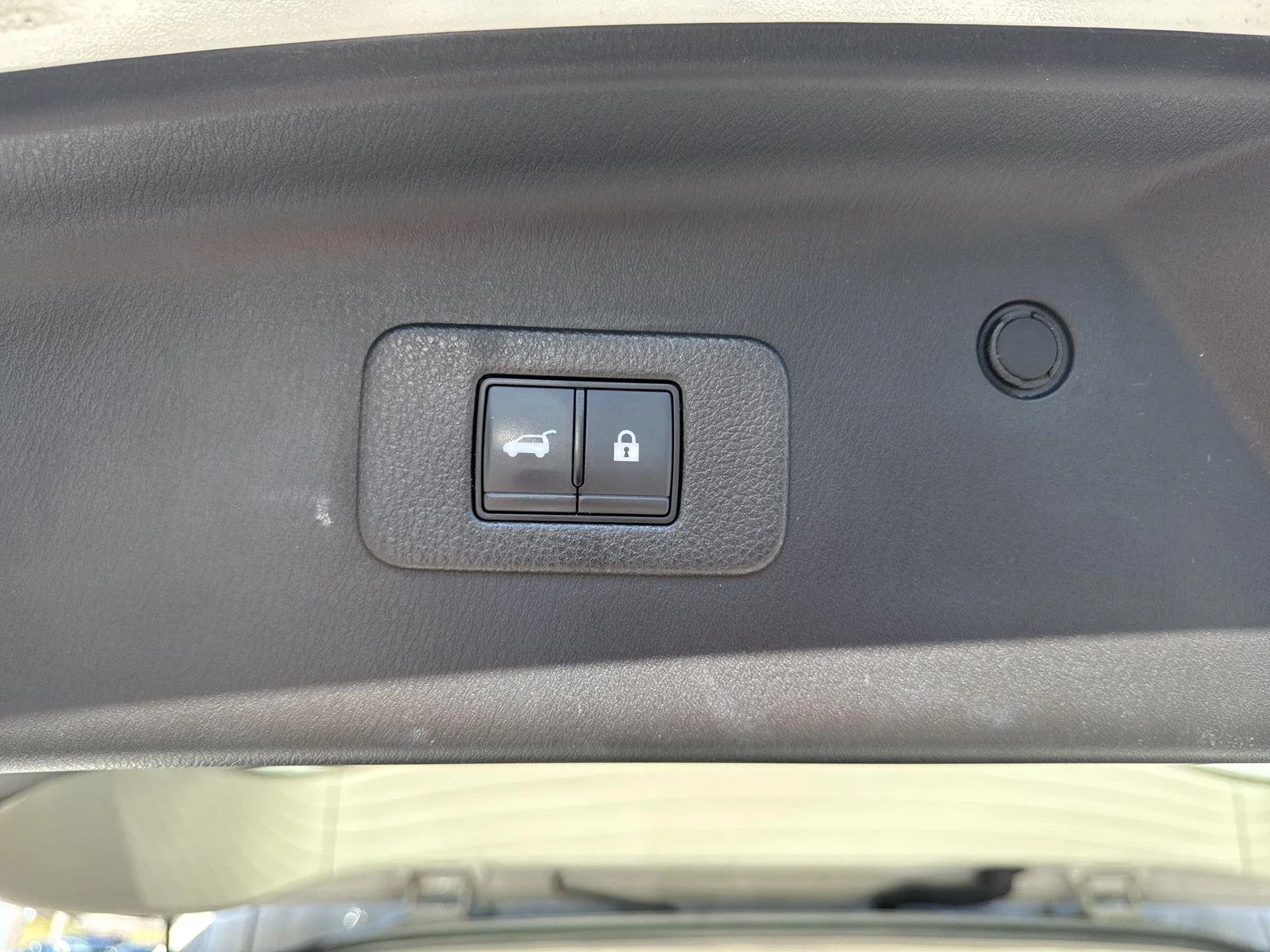 Used 2023 Aspen White Tricoat Nissan SL image 30
