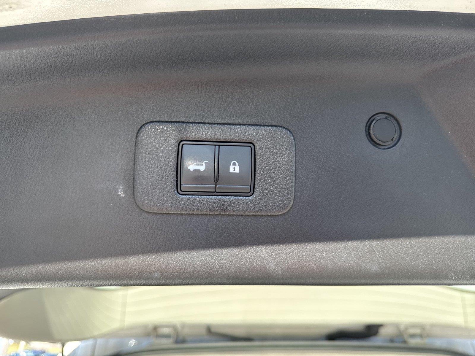 Used 2023 Aspen White Tricoat Nissan SL image 30