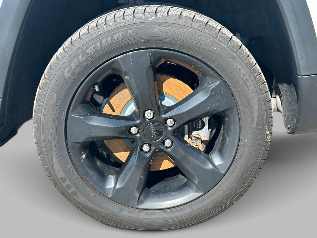 Used 2021 White Jeep Altitude image 9