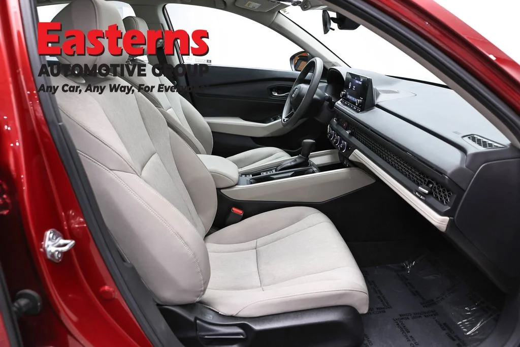 Used 2025 Red Honda SE image 23