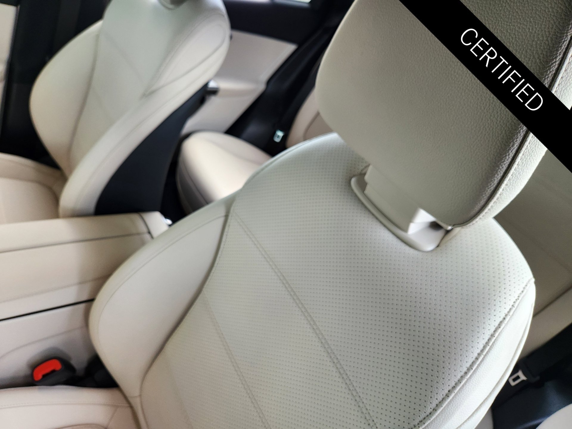 Certified Used 2024 MANUFAKTUR Moonlight White Metallic Mercedes-Benz GLC 300 image 16