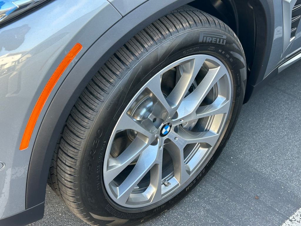 New 2026 Skyscraper Grey Metallic BMW xDrive50e image 3