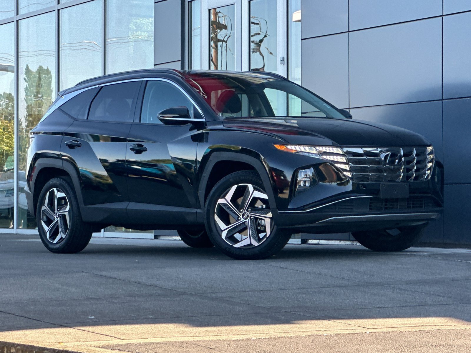 Used 2023 Phantom Black Hyundai Limited image 2