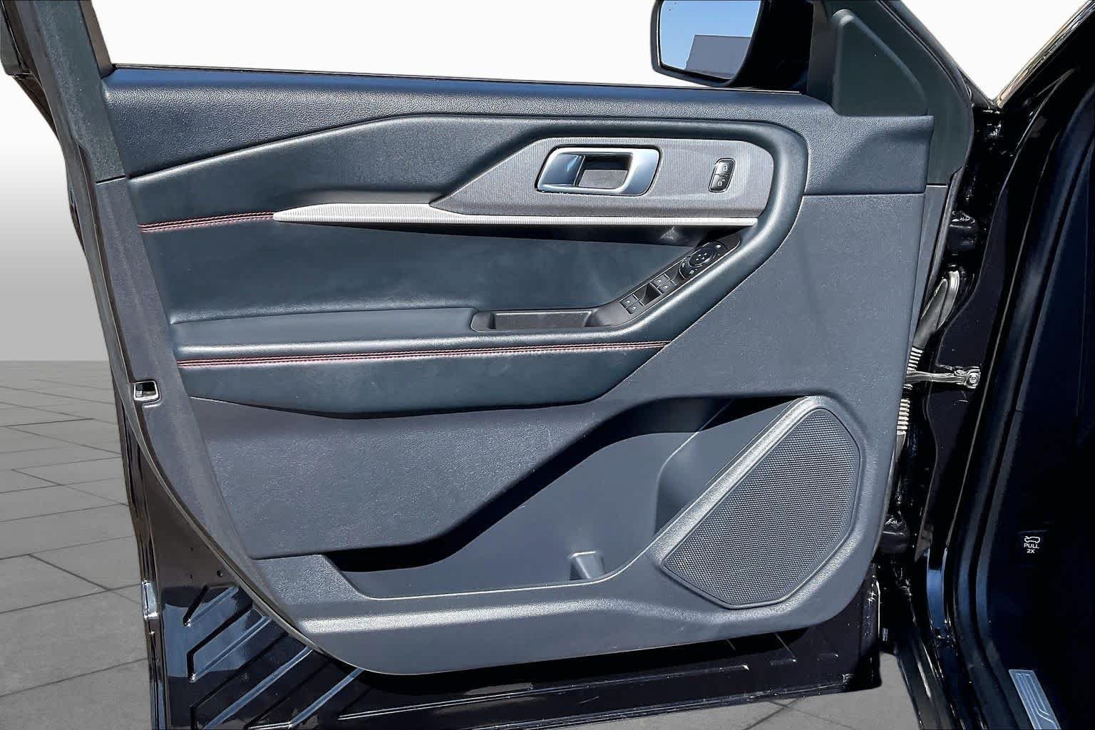Used 2025 Agate Black Ford ST-Line image 21