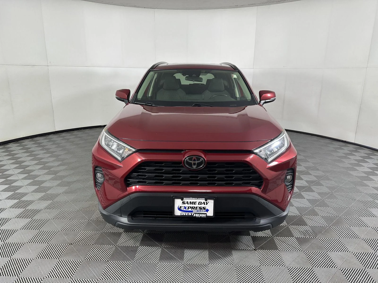 Used 2019 Ruby Flare Pearl Toyota XLE image 5