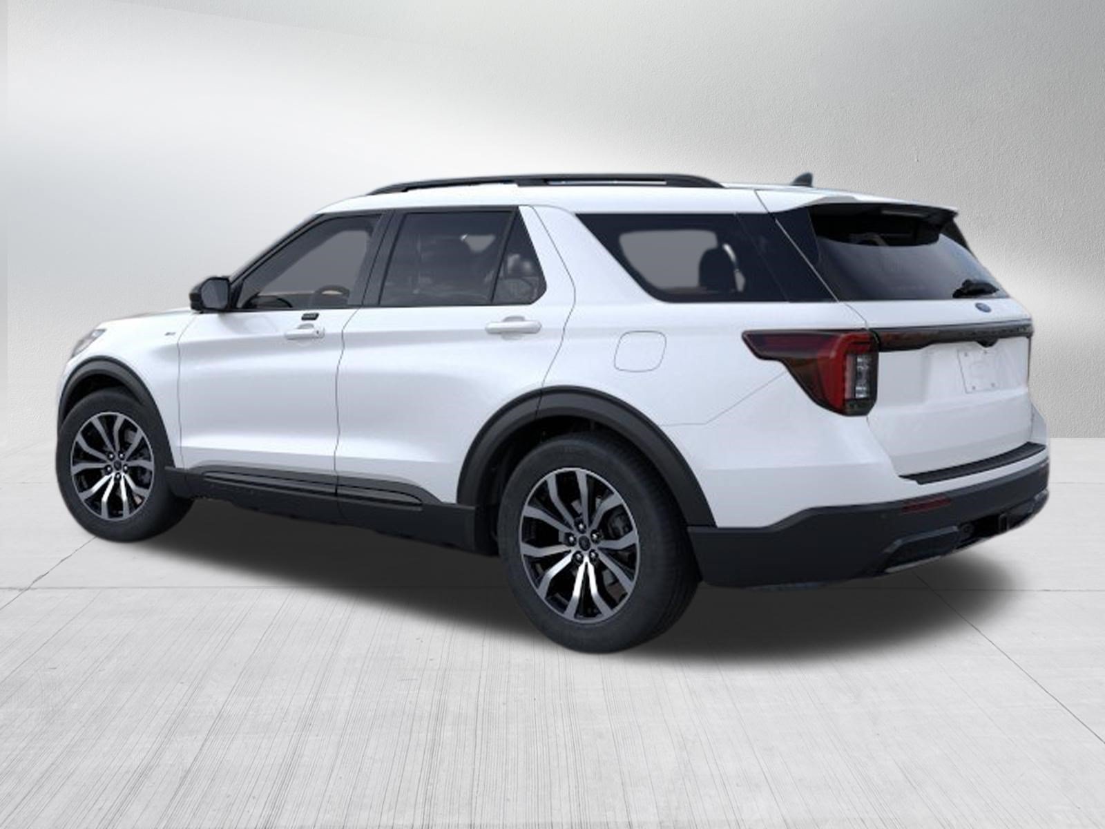 New 2026 Star White Metallic Tri-Coat Ford ST-Line image 6