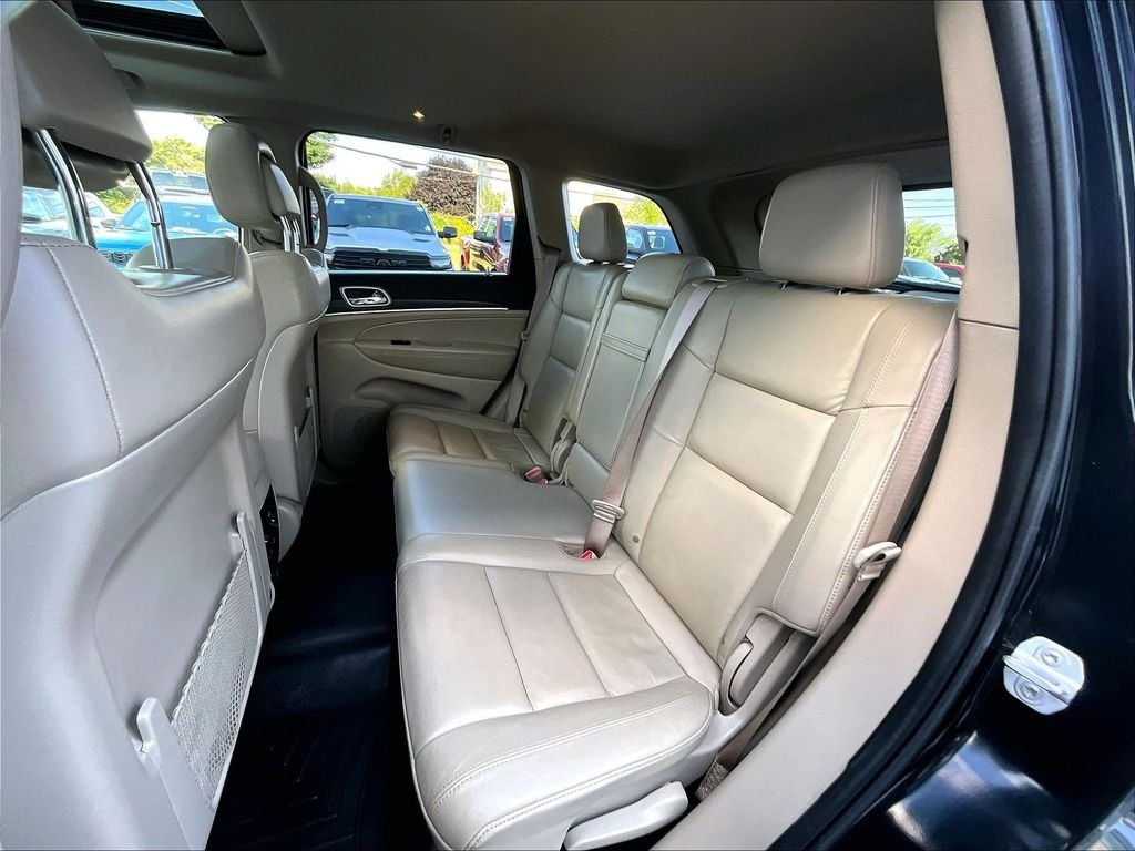 Used 2021 Diamond Black Crystal Pearlcoat Jeep Limited image 15