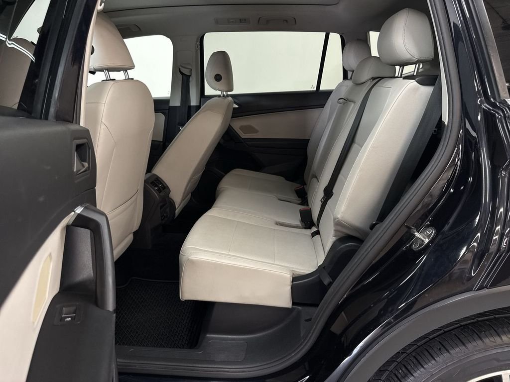 Used 2019 Deep Black Volkswagen 2.0T SEL image 16