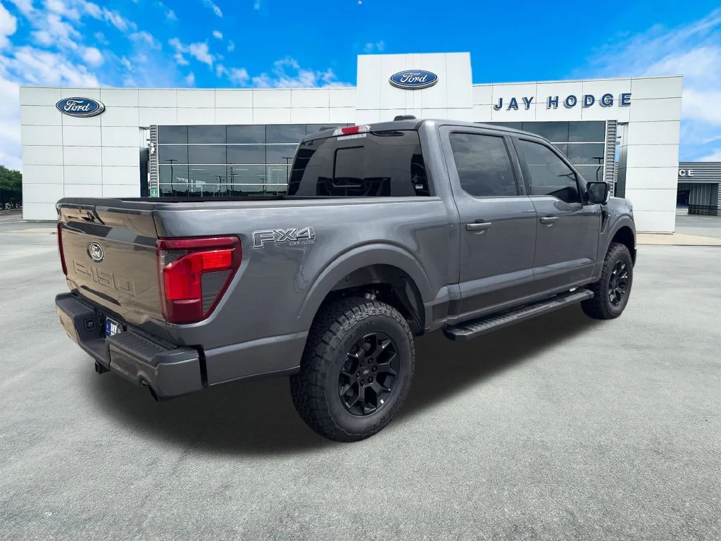 New 2026 Carbonized Gray Metallic Ford XLT image 6