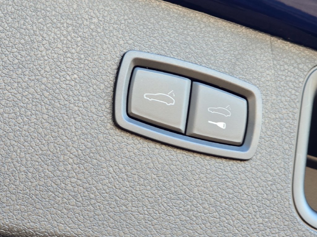 Used 2025 Blue Porsche  image 37