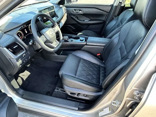 Used 2026 2t Chpn Blk Roo Nissan Platinum image 16