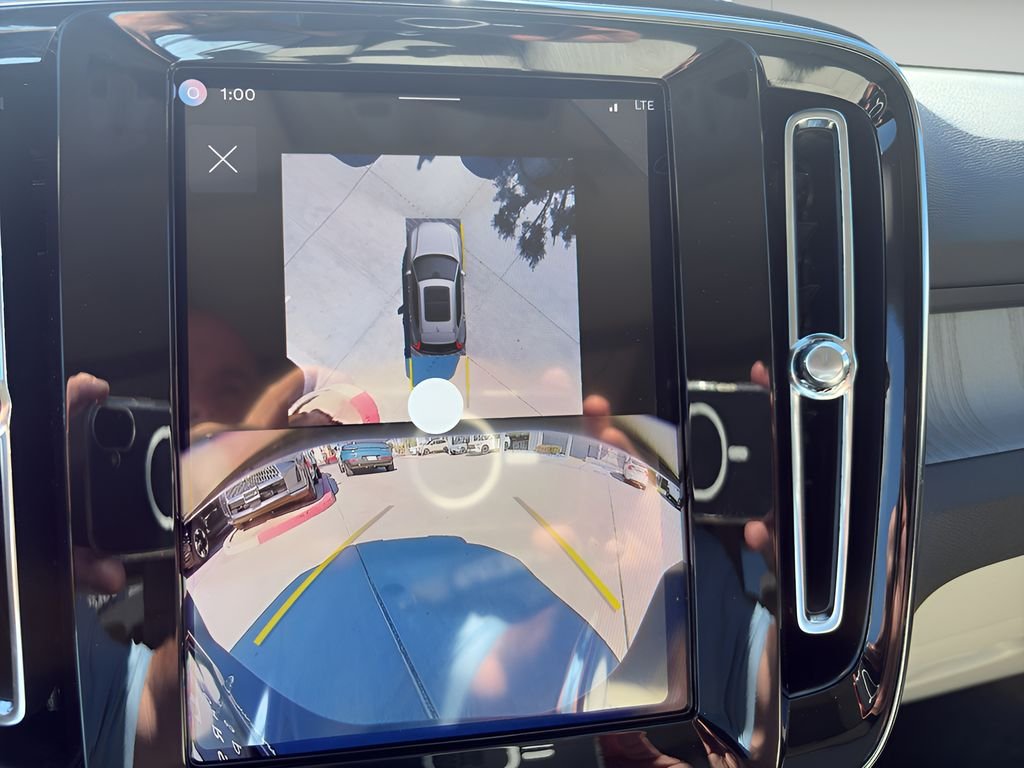 2026 Volvo XC40 Plus - Photo 6
