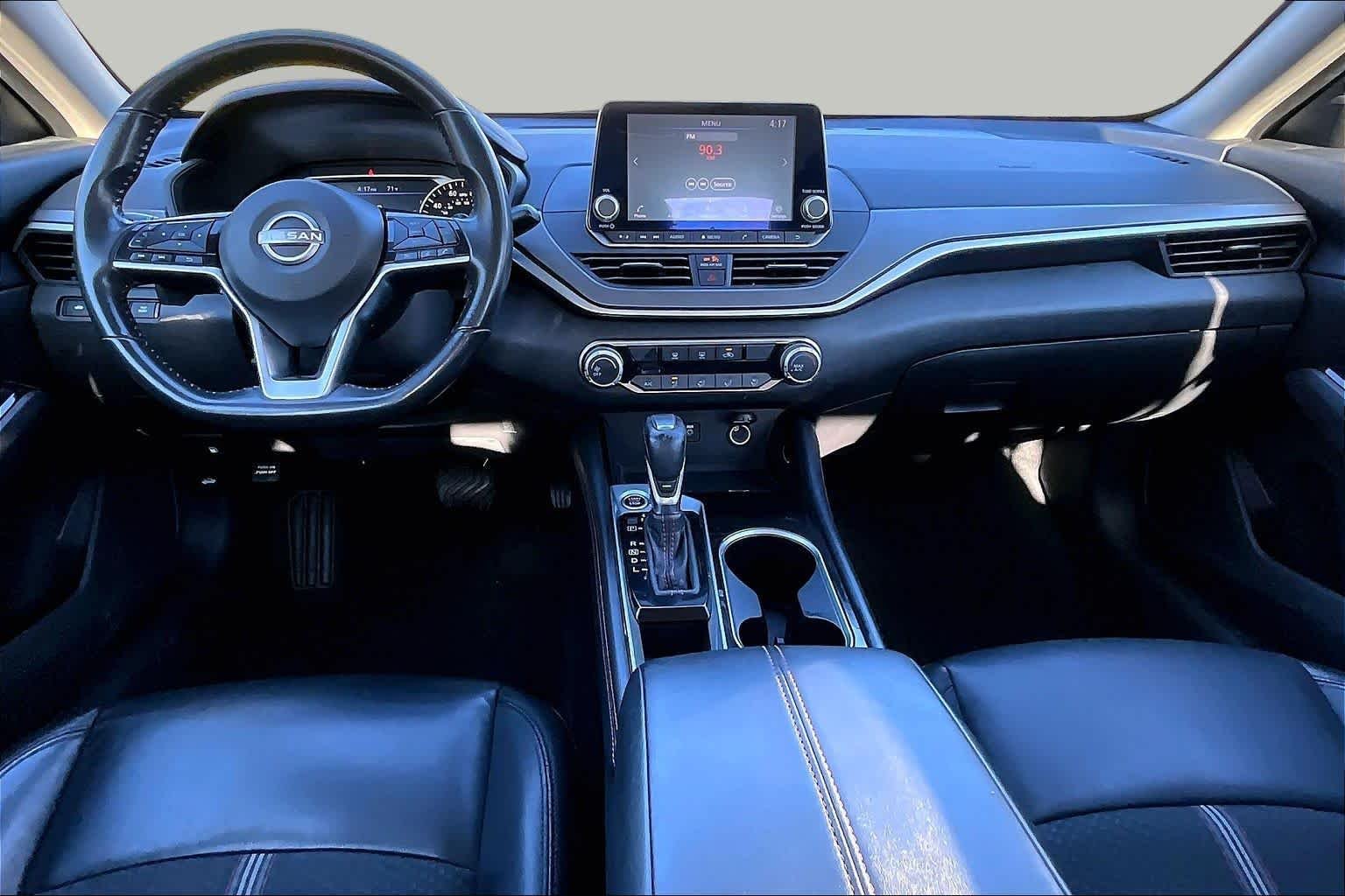 Used 2025 Garnet Pearl Metallic Nissan SV image 16