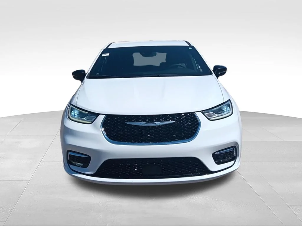 Used 2025 Bright White Clearcoat Chrysler Select image 9