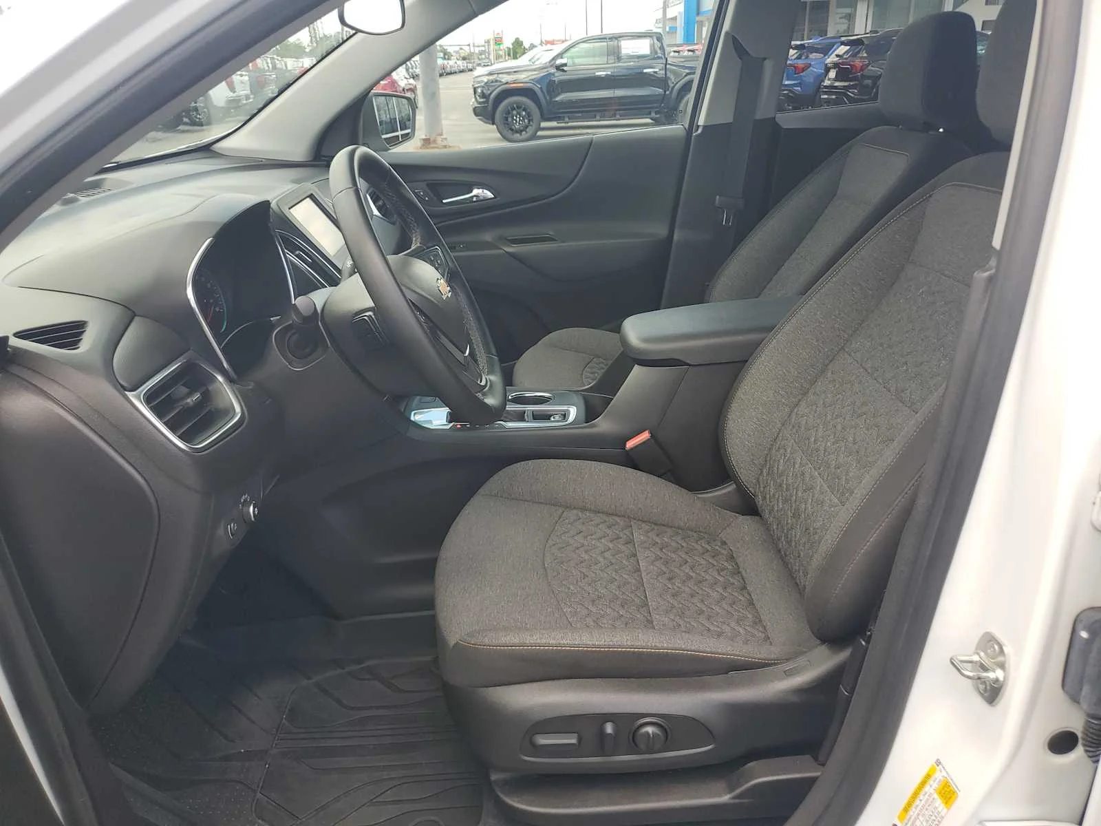 Used 2024 Summit White Chevrolet LT image 20