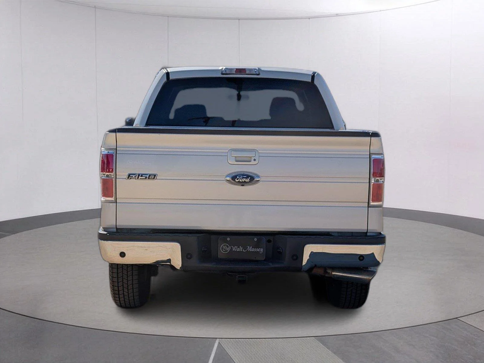 Used 2009  Ford XL image 4