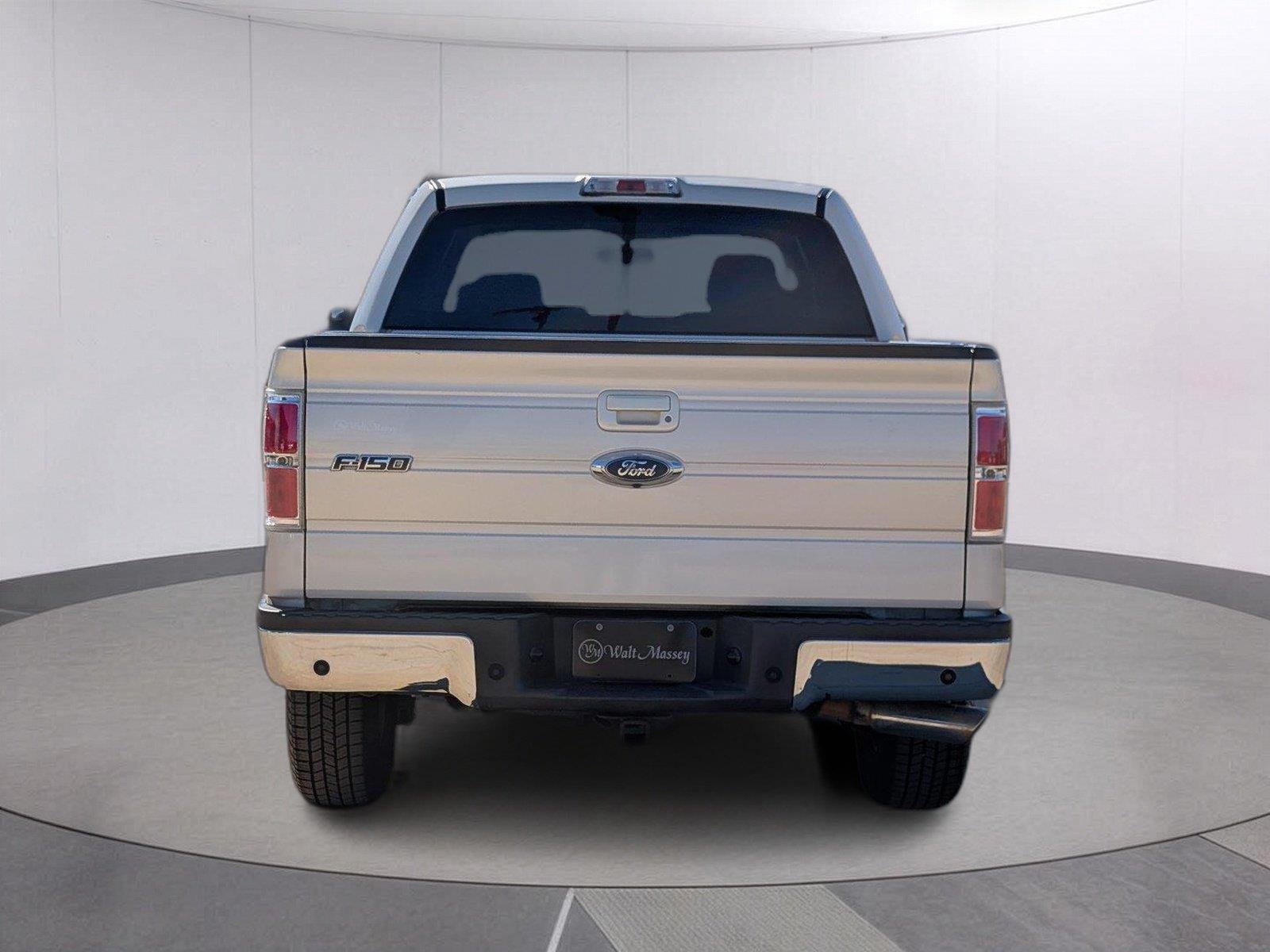 Used 2009  Ford XL image 4