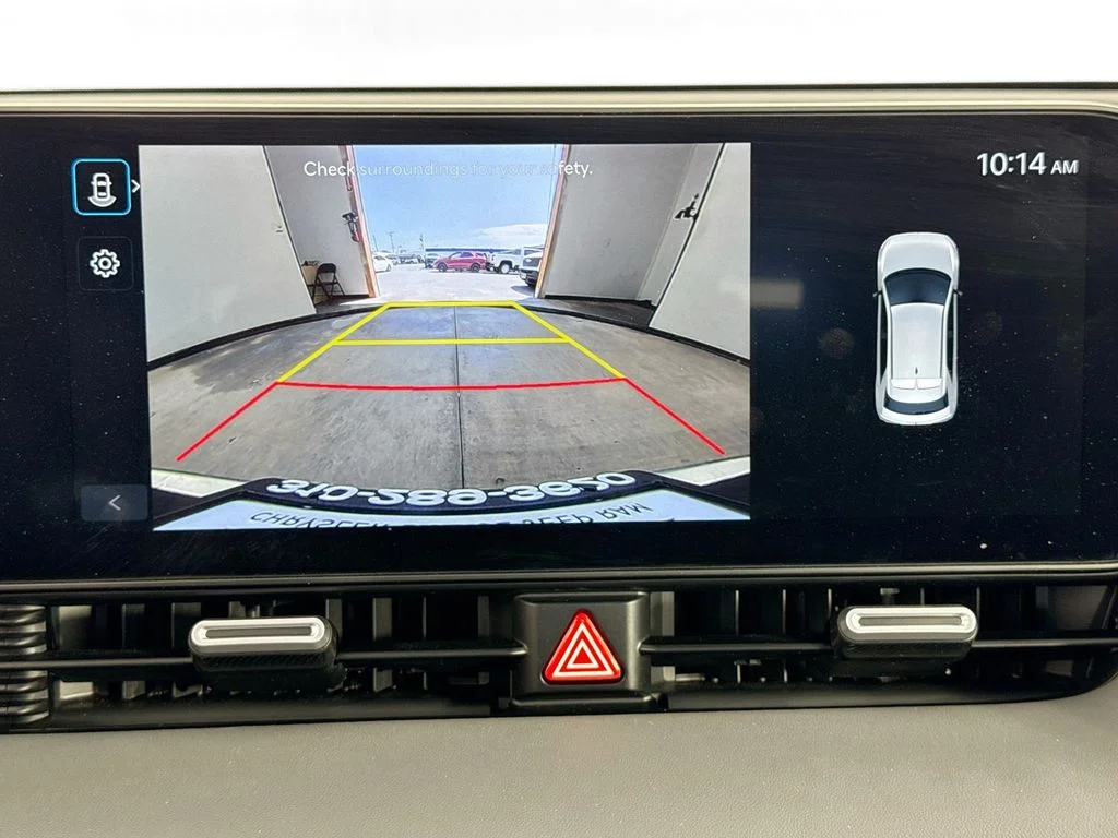 Used 2025 White Hyundai SEL image 14