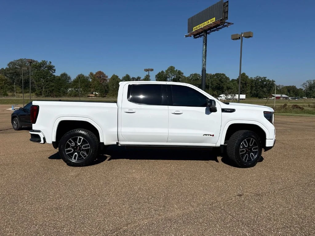 Used 2024 White GMC AT4 image 10