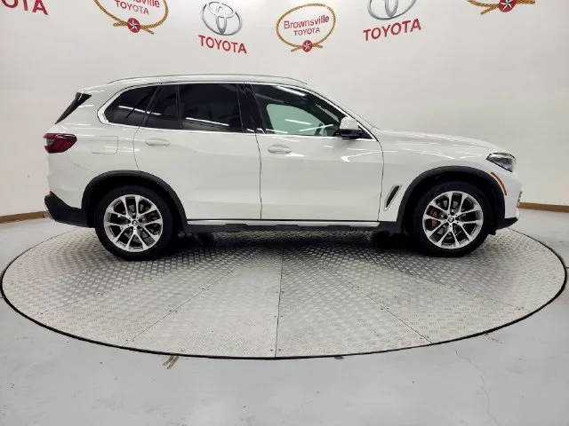 Used 2022 White BMW xDrive40i image 3
