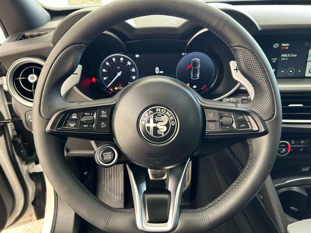 New 2025 Milano White Exterior Paint Alfa Romeo Base image 30