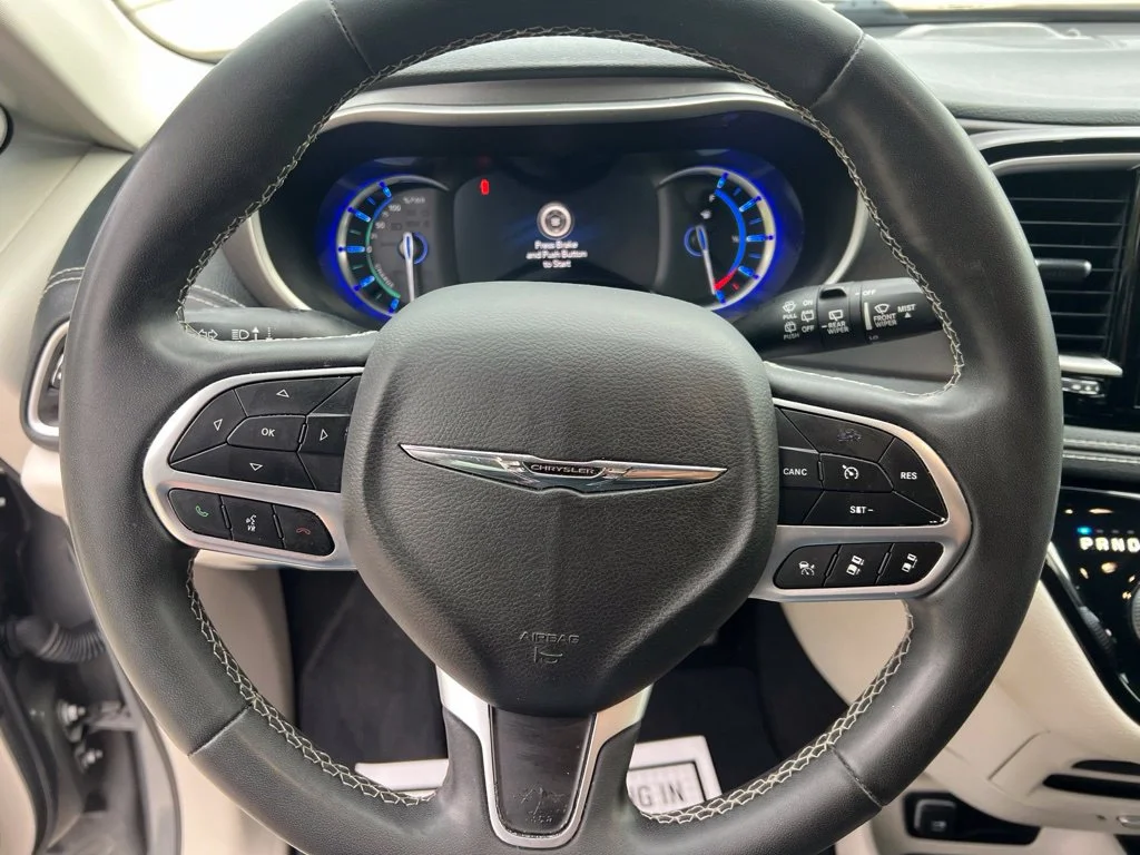 Certified Used 2022 White Chrysler Touring L image 41