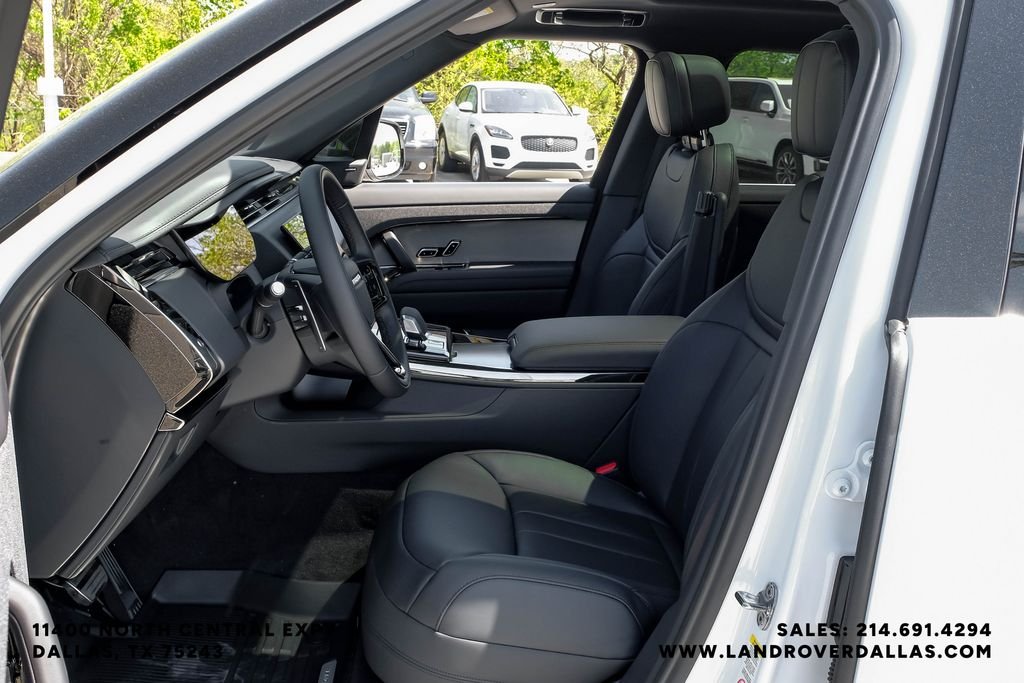 New 2026 Ostuni Pearl Wht Prem Met Land Rover Dynamic SE image 3