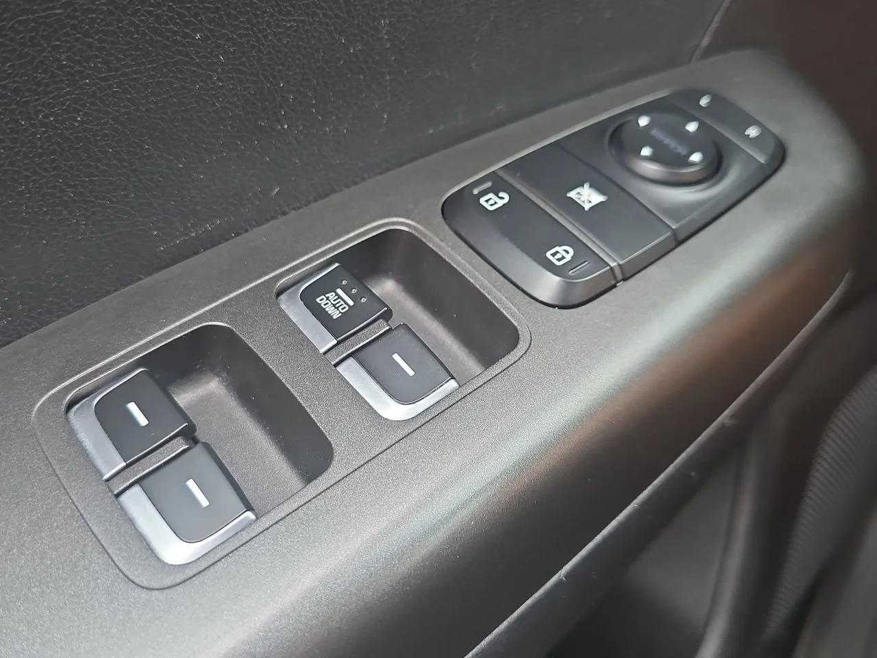 Used 2020 Black Kia LX image 23
