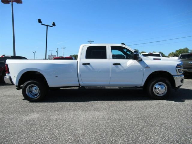 New 2026 Bright White Clear-Coat Exterior Paint RAM Tradesman image 2