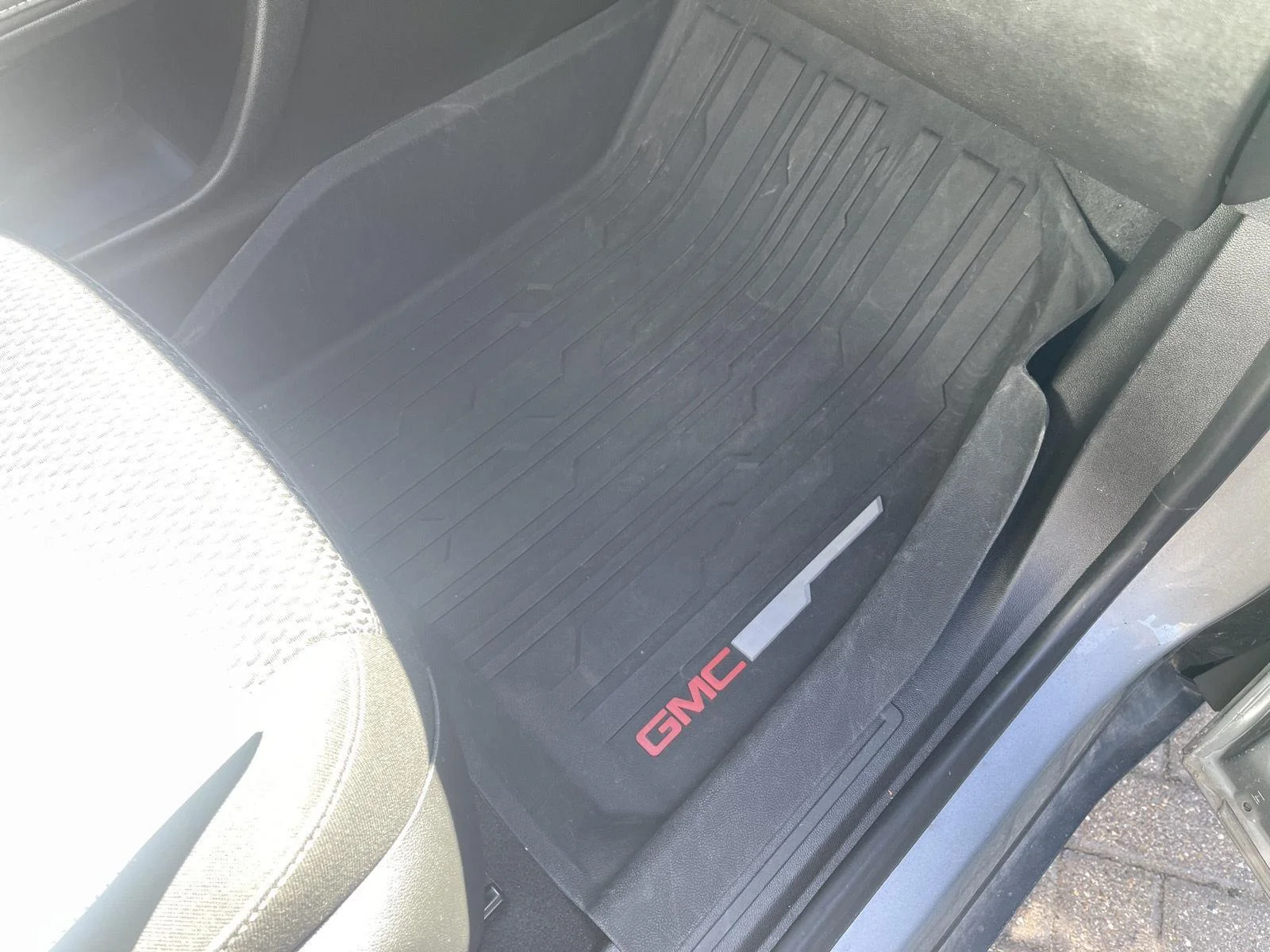 Used 2023 Sterling Metallic GMC SLE image 33