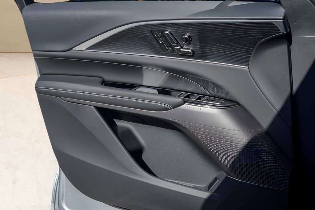 2026 Cadillac LYRIQ Luxury - Photo 16
