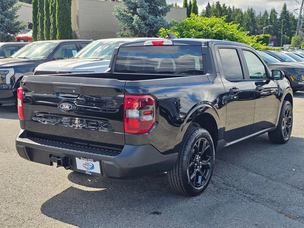 New 2025 Black Ford XLT image 7