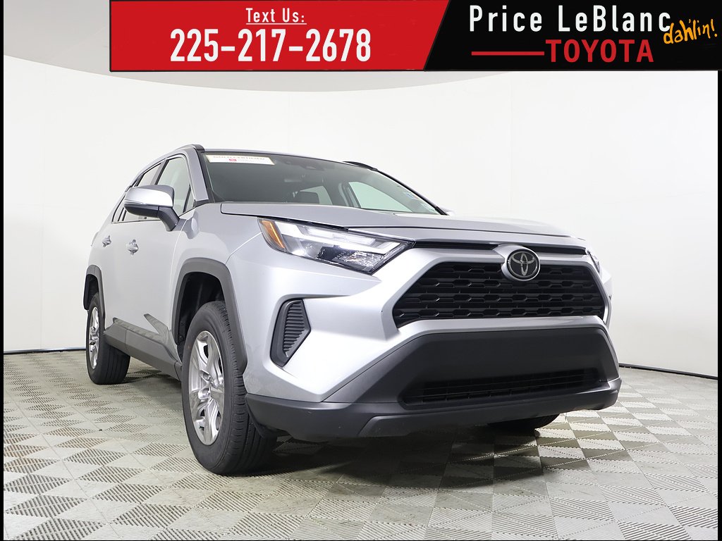 Used 2025 Silver Sky Metallic Toyota XLE image 1