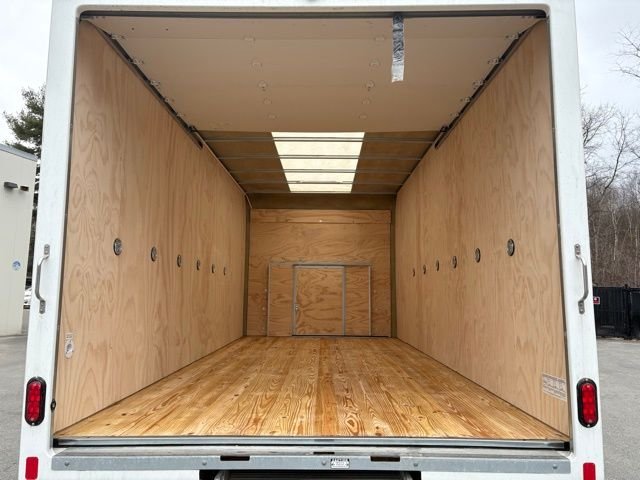 New 2026 Oxford White Ford E-450 DRW image 9