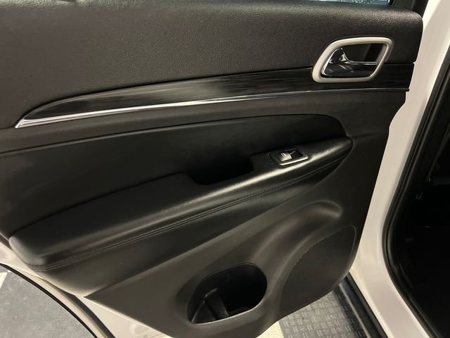 Used 2019 White Jeep Limited image 18