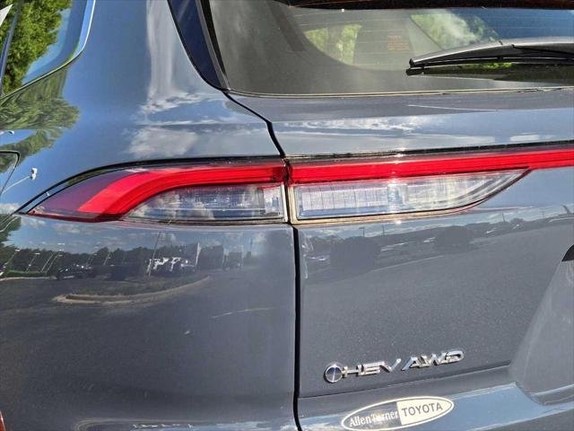 2025 Toyota Crown Signia Limited - Photo 8