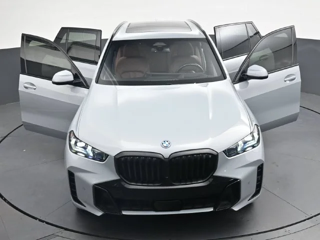 Used 2024 Gray BMW xDrive50e image 40