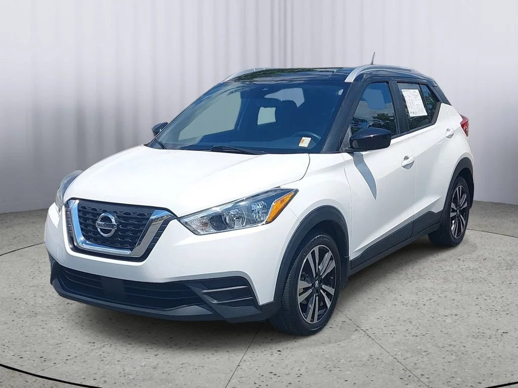 Used 2020 White Nissan SV image 7