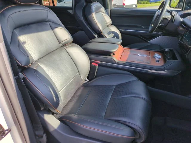 Used 2025 White Lincoln Black Label image 36