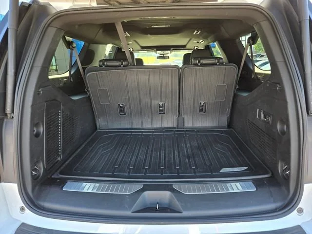 Used 2023 White Frost Tricoat GMC Denali image 18