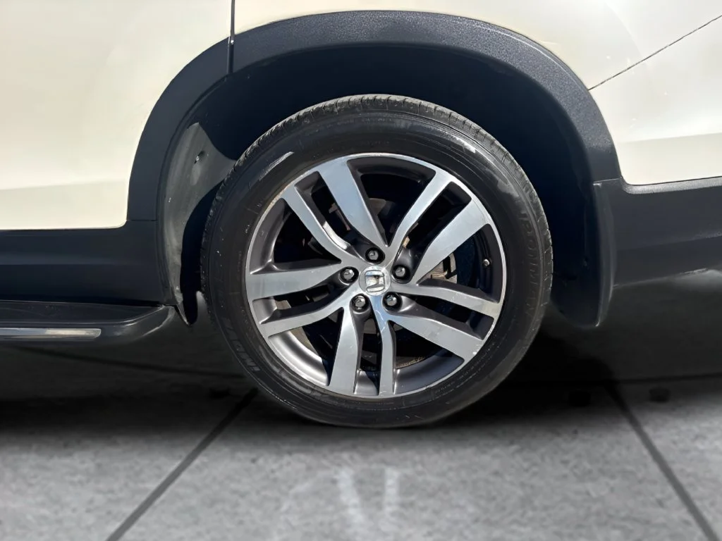 Used 2017  Honda Touring image 30