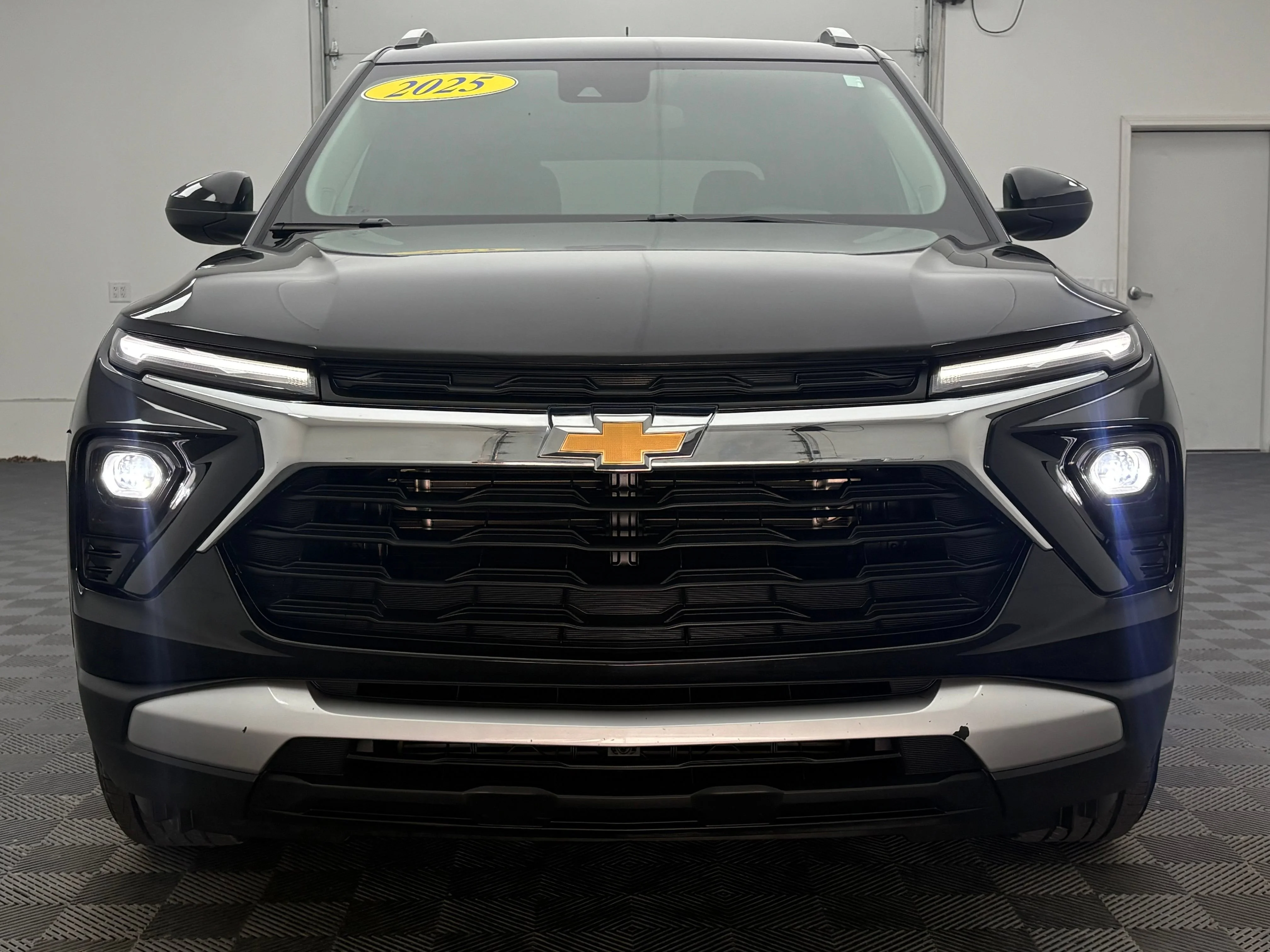 Used 2025 Mosaic Black Metallic Chevrolet LT image 11